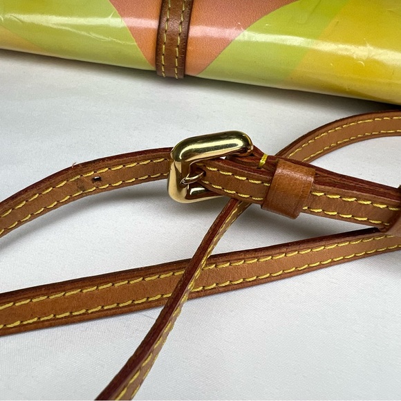 Louis Vuitton Limited Pochette Yellow Vernis Crossbody bag - Picture 16 of 17